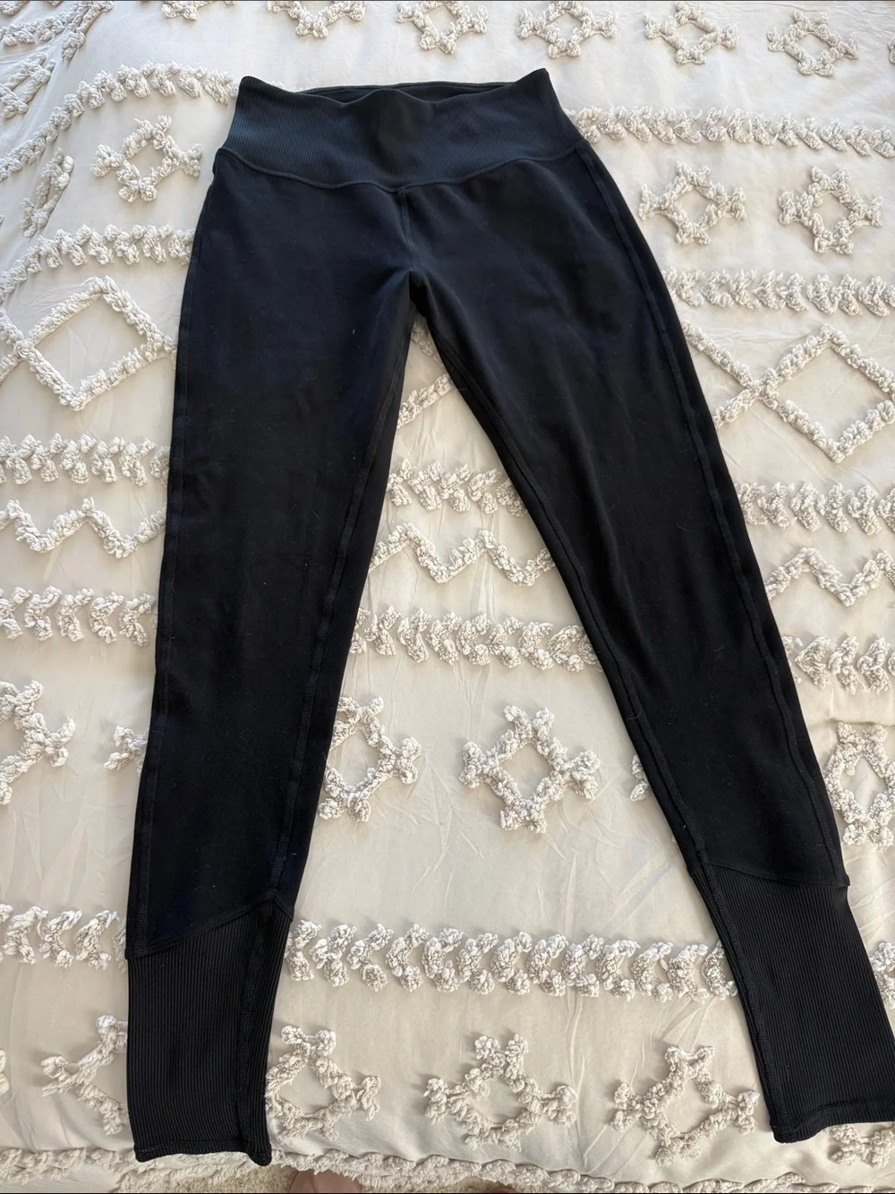 Alo leggings with ribbed cuff and waistband
